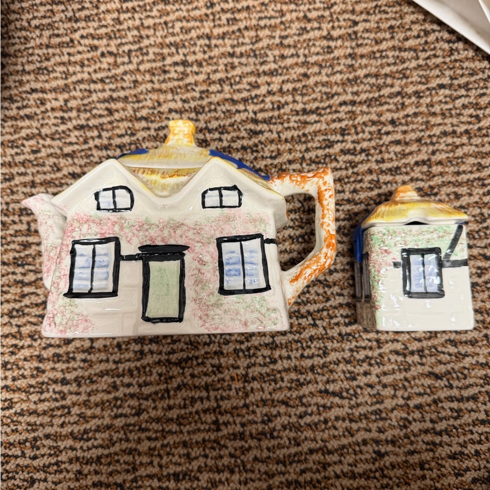 Charming Cottage Teapot and Sugar Set